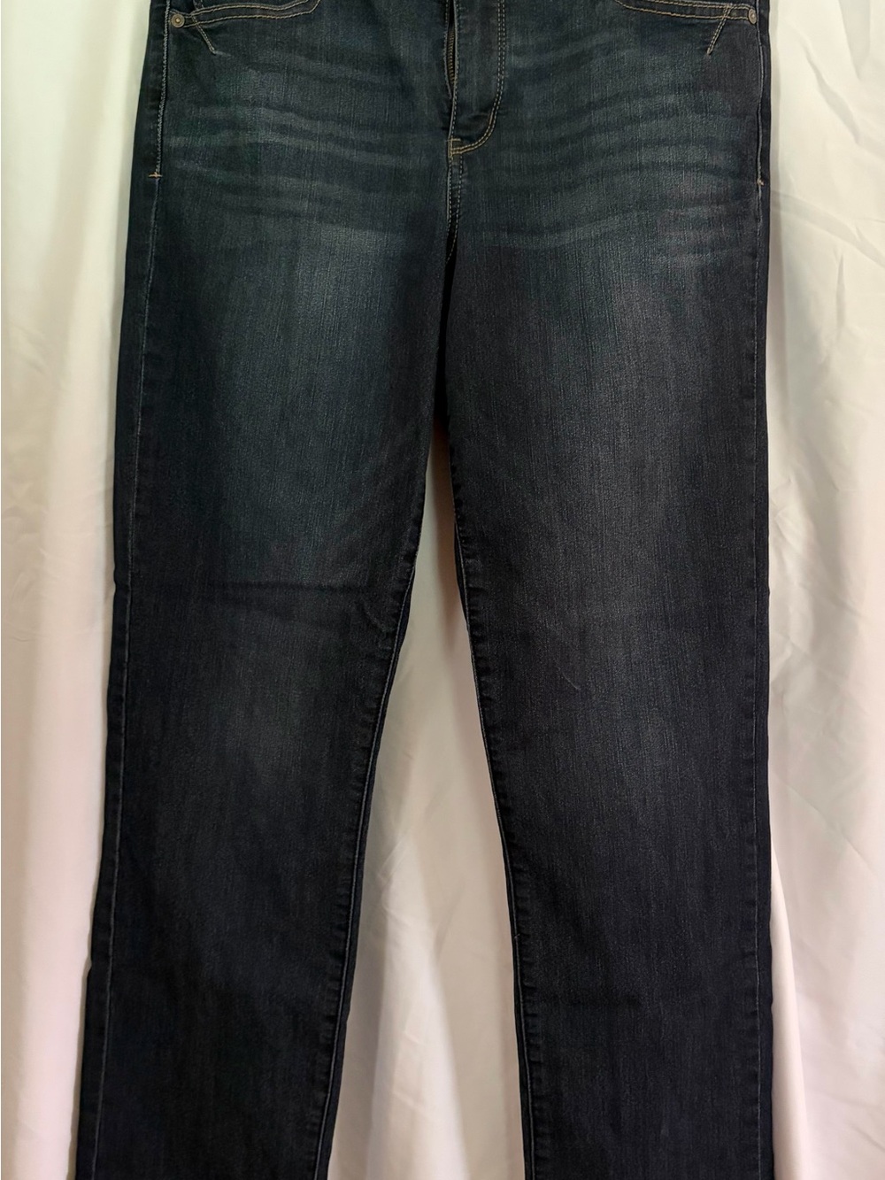 Classic Dark Wash Women’s Jeans - Comfortable Straight Fit